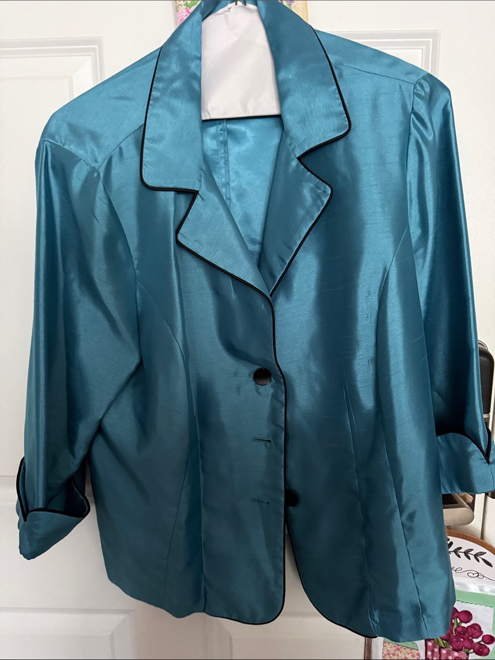 🌻🍁dressbarn Teal Satin Blazer with Black Piping🍁🌻